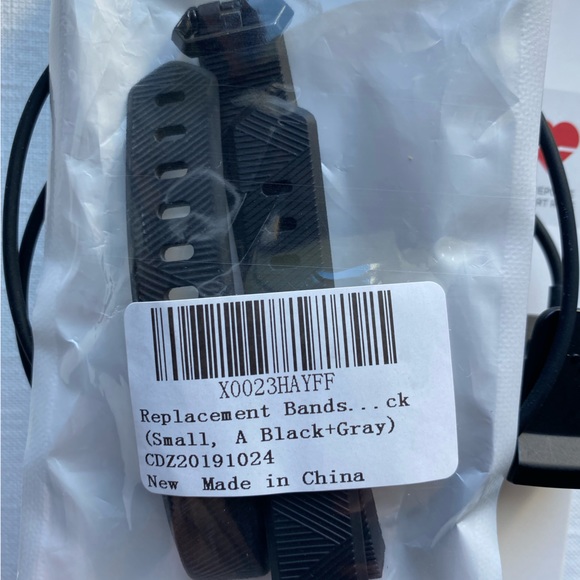 Fit Bit Alta HR, charger, extra bands, excellent condition - Picture 7 of 7